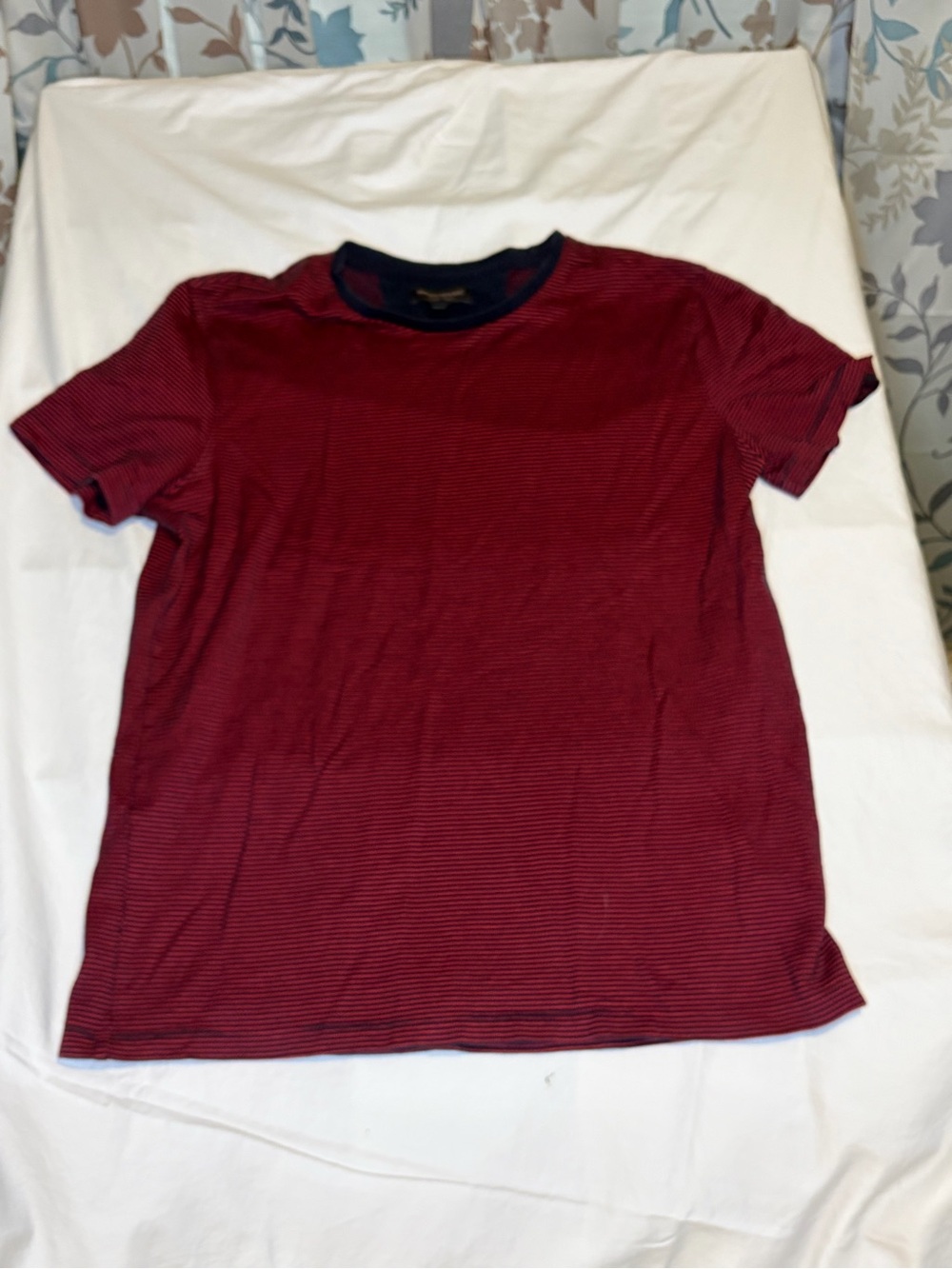 Banana Republic Men's Burgundy and Black Narrow-Strip Tee